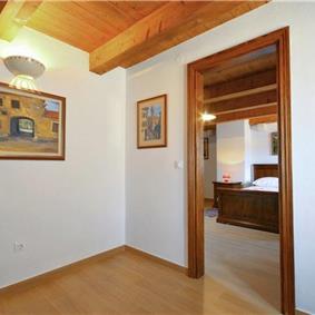 4 bedroom villa with pool near Svetvinčenat, Istria, sleeps 10